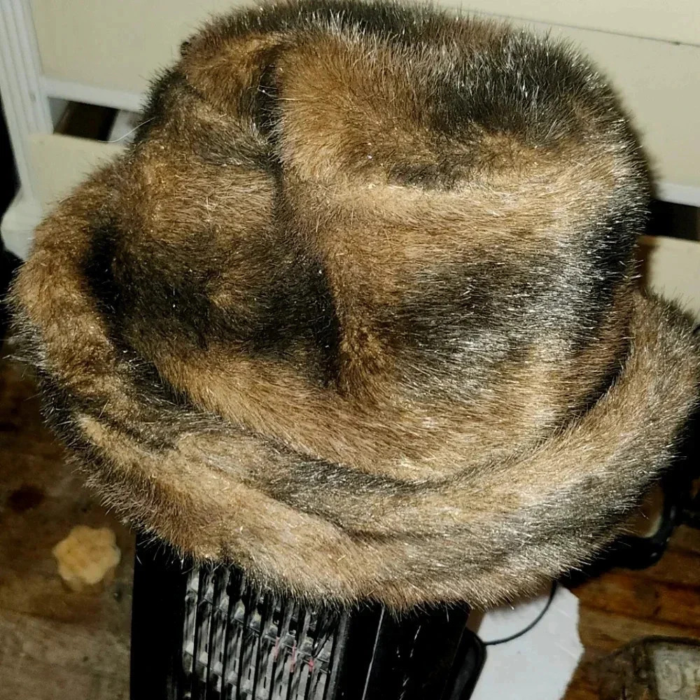 Like new fur hat for ladies one size fits all